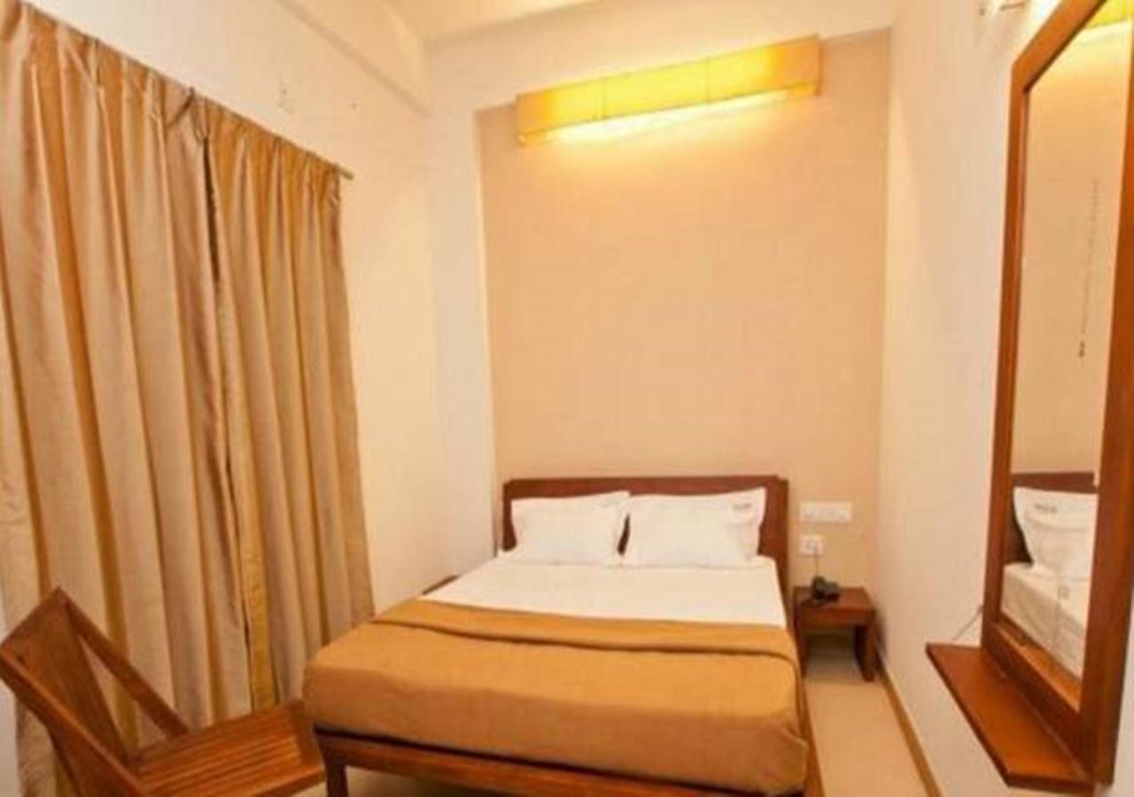 Hotel Holiday Home Bangalore Luaran gambar