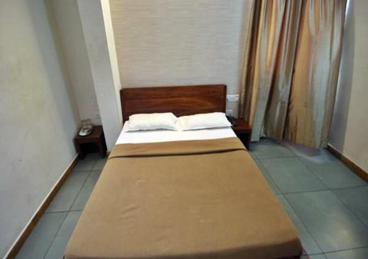 Hotel Holiday Home Bangalore Luaran gambar