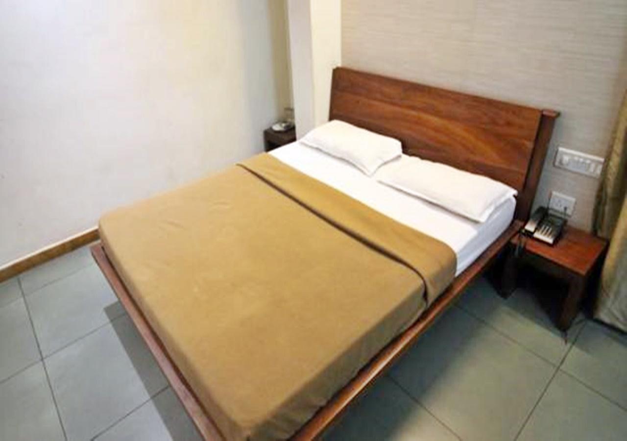 Hotel Holiday Home Bangalore Luaran gambar