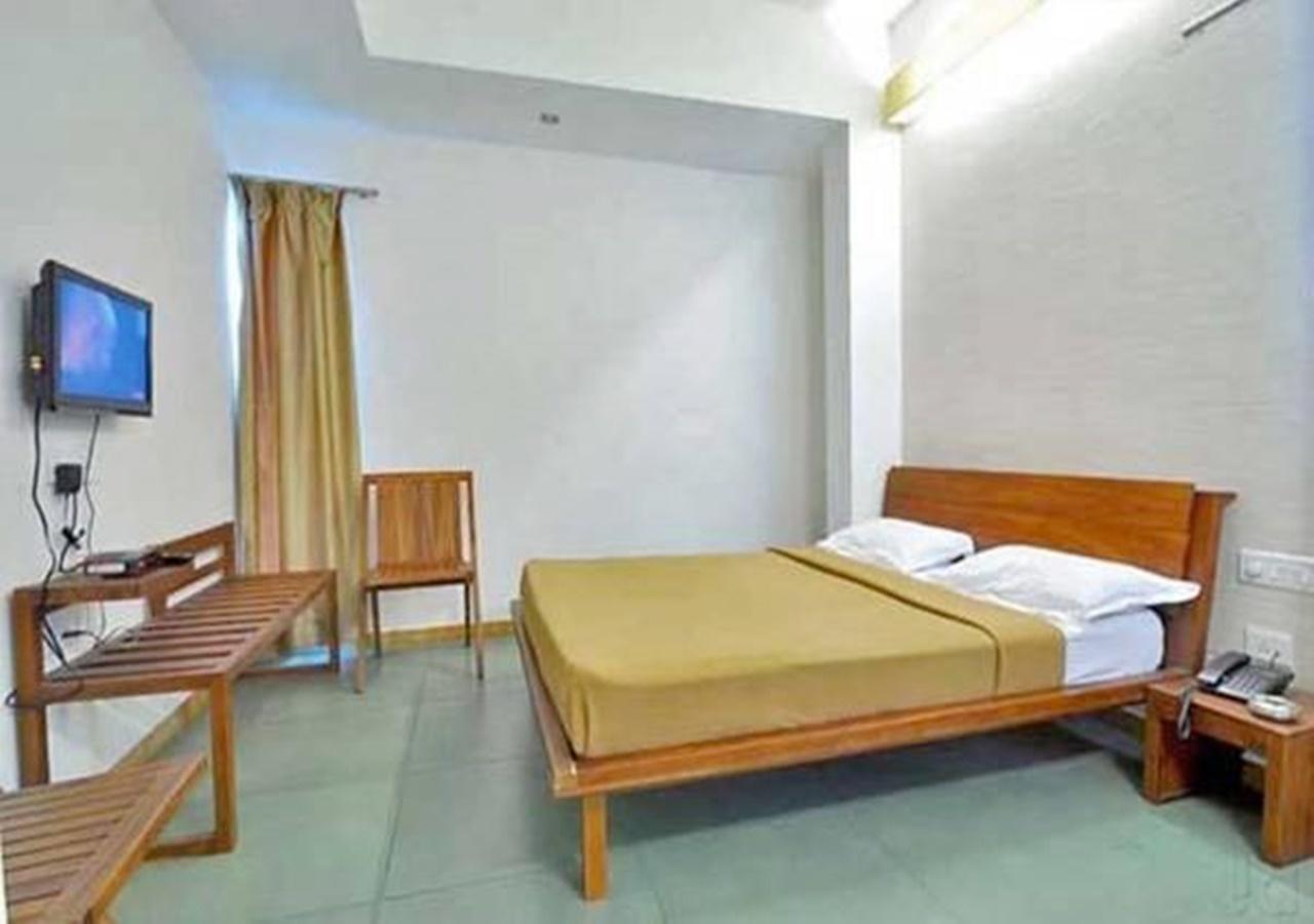 Hotel Holiday Home Bangalore Luaran gambar