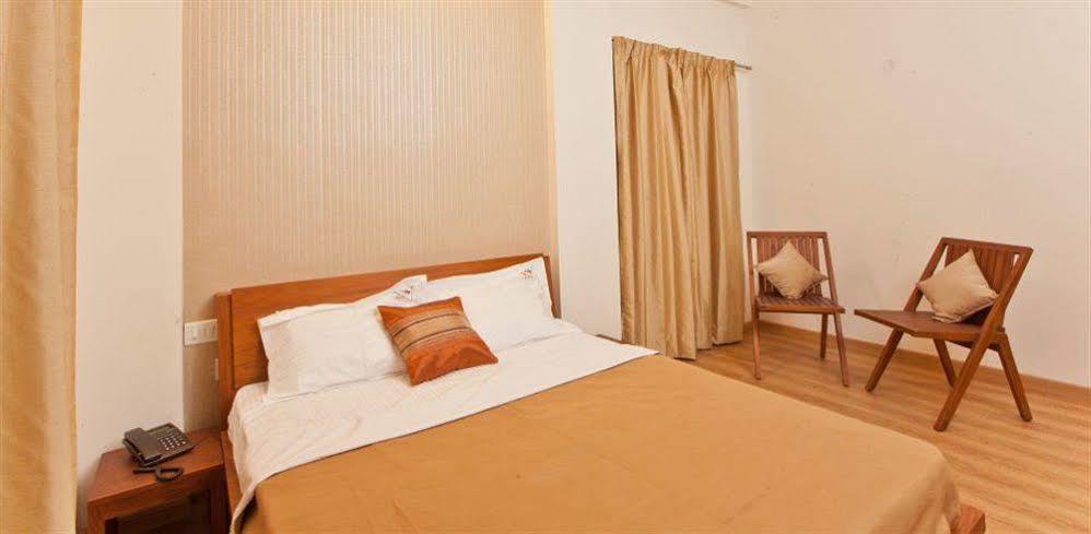Hotel Holiday Home Bangalore Luaran gambar